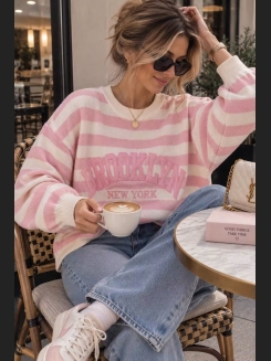 Sweter w paski z napisem „BROOKLYN NEW YORK”